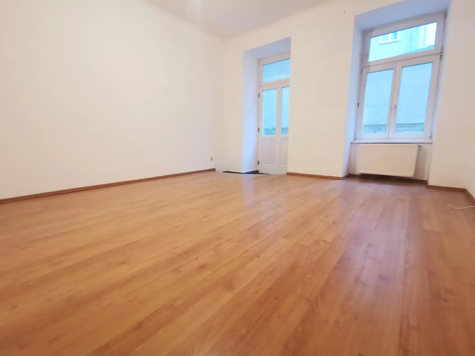 Superschöner Altbau hat Wohnungspaket mit Freiflächen zu vergeben. Anleger & 1 x Eigennutzer.