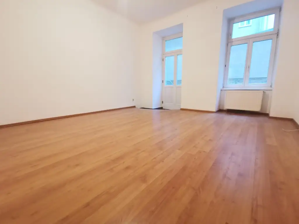 Superschöner Altbau hat Wohnungspaket mit Freiflächen zu vergeben. Anleger & 1 x Eigennutzer.