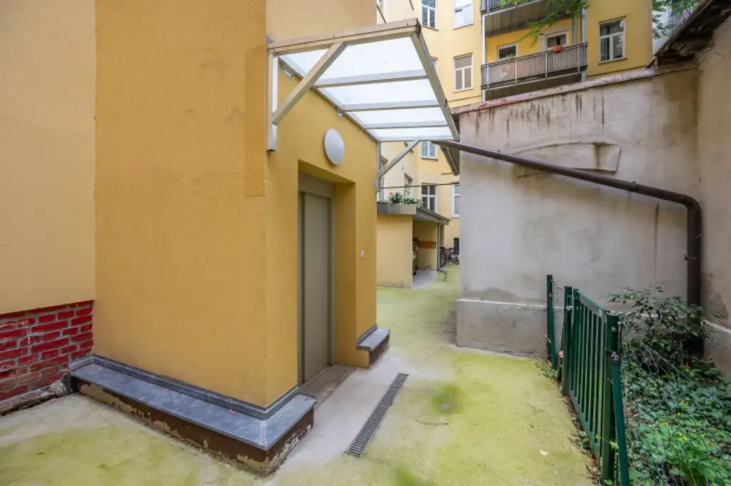 ++NEU++ perfekt geschnittene 2-Zimmer Altbauwohnung, wunderschöner Stilaltbau!