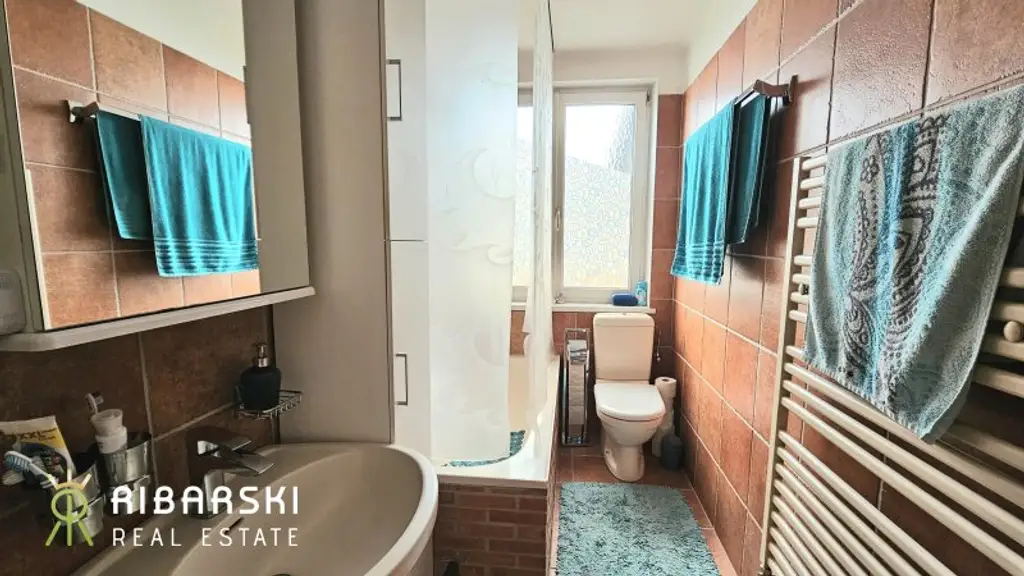 Hofseitige Wohnung mit Charme und separater Loggia nahe dem Hauptplatz - Thermische Sanierung beschlossen