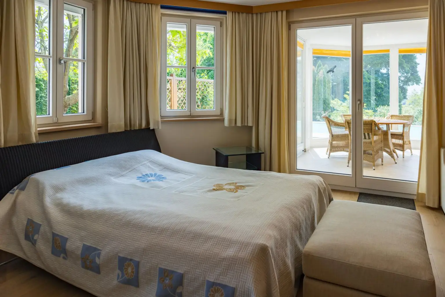 Luxuriöse Villa mit Panoramablick, Swimmingpool und großem Garten in Baden bei Wien