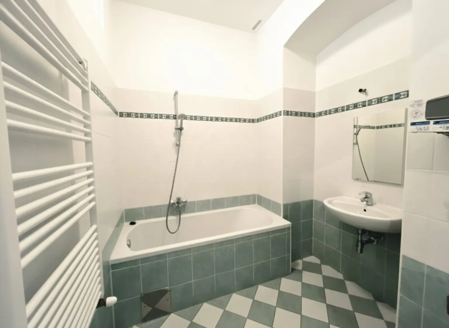 Top-Angebot! Helle 3-Zimmer-Altbauwohnung mit klassischem Wiener Flair!