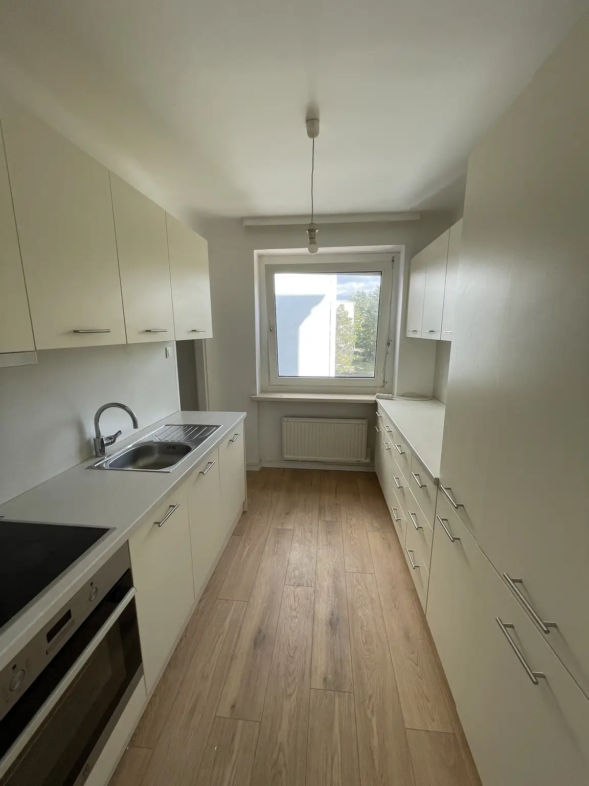 HELLE 3-ZIMMER-WOHNUNG MIT LOGGIA UND SCHÖNEM FERNBLICK - KFZ-STELLPLATZ!