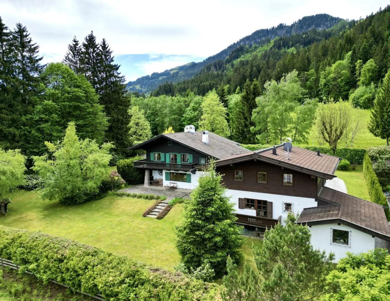 Landhaus-Anwesen im traditionellen Kitzbühel-Stil