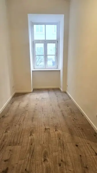 NEU RENOVIERT -  Bürofläche/Ordination Nähe Votivkirche!