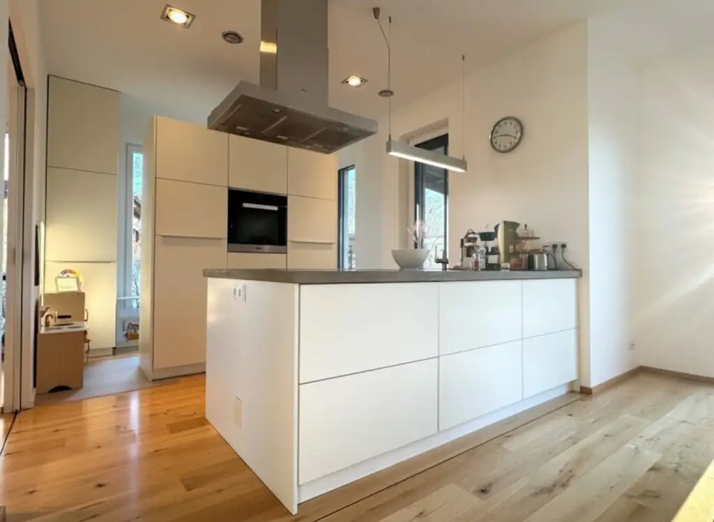 Modernes Einfamilienhaus mit exklusivem Schwimmteich/Naturpool