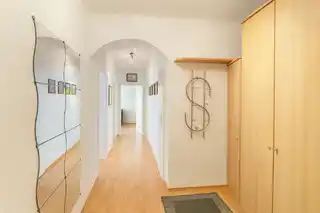 Gangbereich_Blick_vom_Eingangsbereich