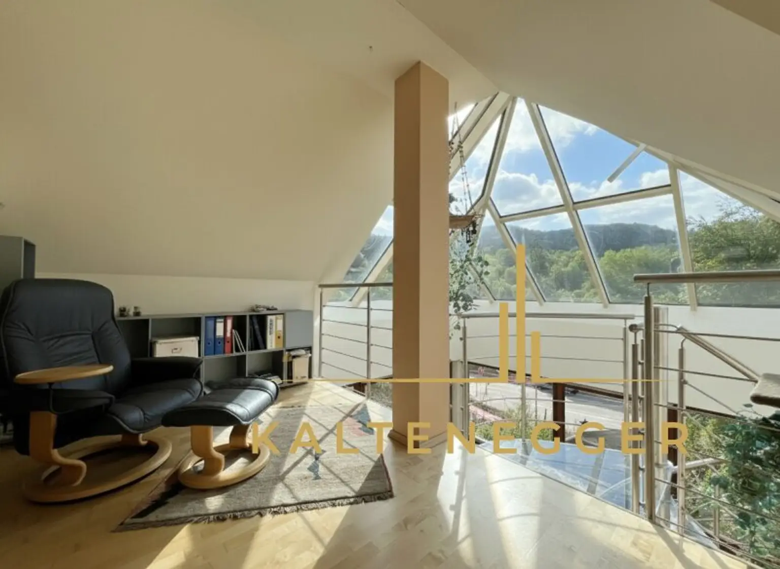 Klosterneuburg: Großzügiges Anwesen mit 2 Wohneinheiten, Indoorpool und 3.606 m² Grundstück