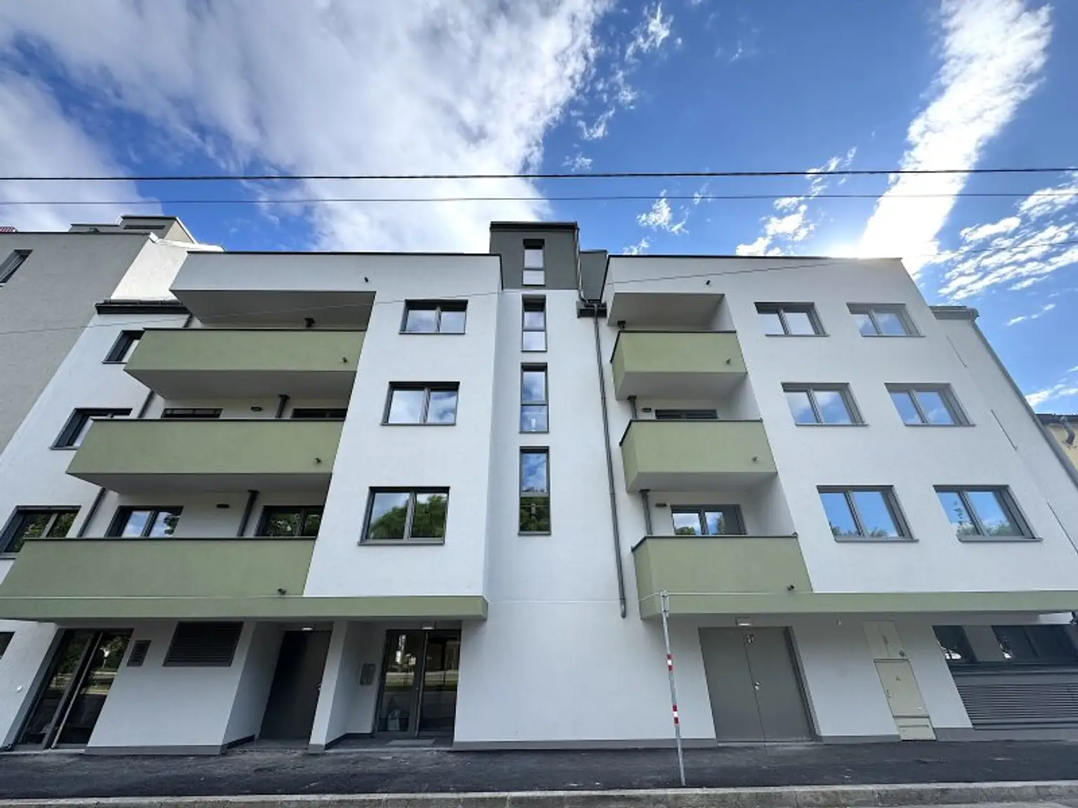 EIGENGRUND NÄHE ALTE DONAU – FREIFLÄCHEN - LUFTWÄRMEPUMPE – KELLER – GARAGE – U-BAHN!