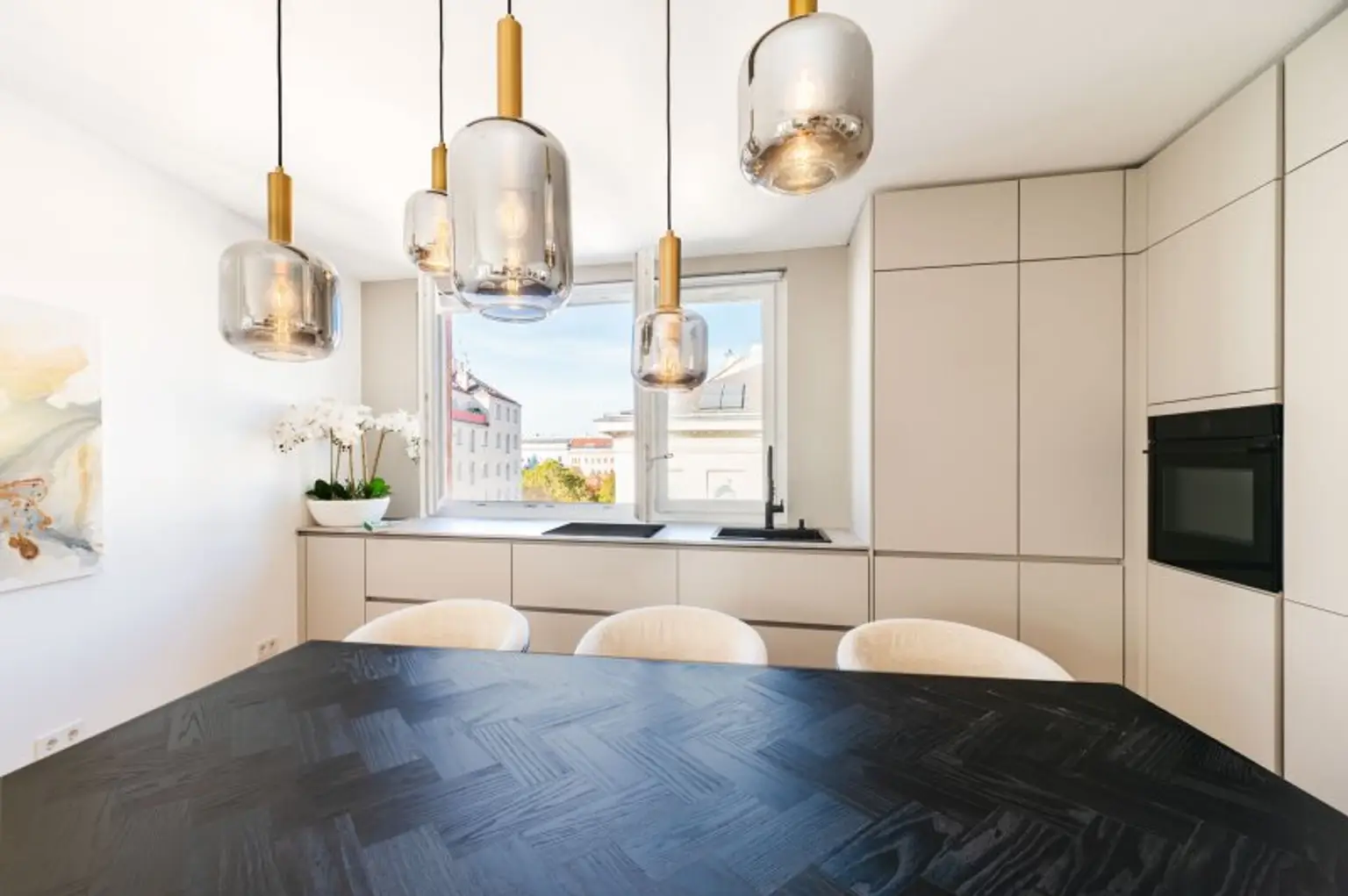 Außergewöhnliche 3-Zimmer-Residenz in zentraler Toplage mit Freifläche