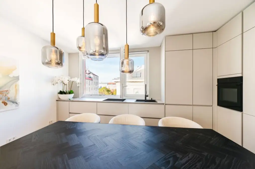 Außergewöhnliche 3-Zimmer-Residenz in zentraler Toplage mit Freifläche