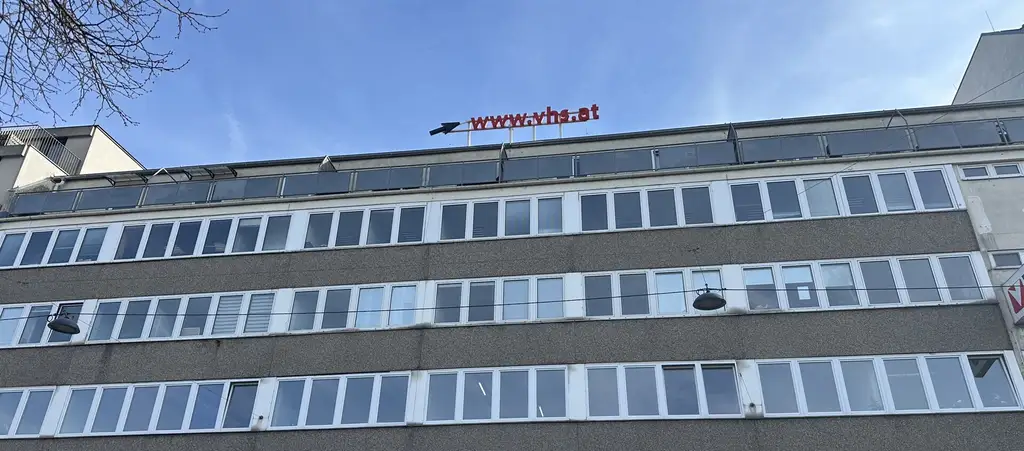 Schulungsflächen - U4 / U6 Längenfeldgasse vor dem Gebäude