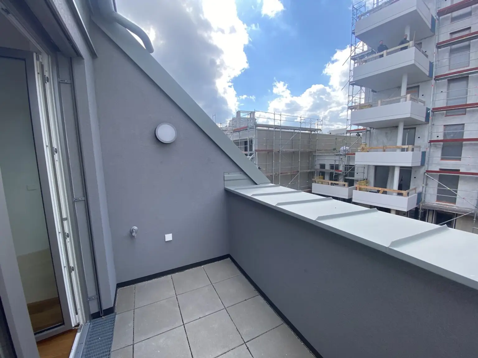 TRAUM - Sonnige 2 Zimmerwohnung mit Dachterrasse - 1 bedroom Apartment with terrace