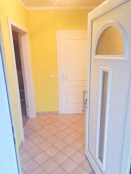 Wohnen auf einer Ebene: Gepflegtes Haus mit Garten und Doppelgarage in Unterwart