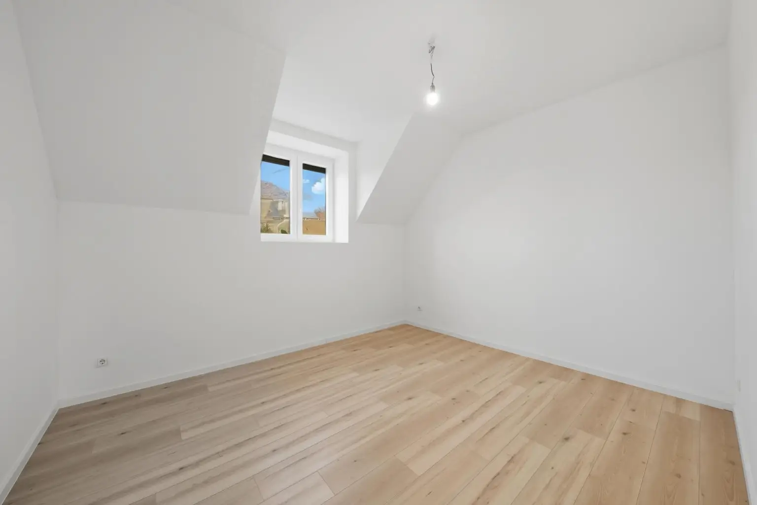 ERSTBEZUG NACH SANIERUNG - 4 Zimmer Dachgeschoss-Wohnung in Eggenburg!