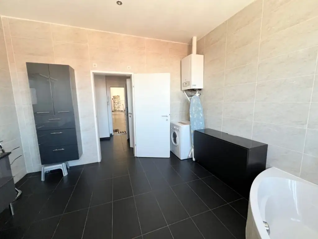 2-Zimmer-Dachgeschosswohnung mit Traumblick! 66 m2 in Top-Wohngegend, U1 Nähe!