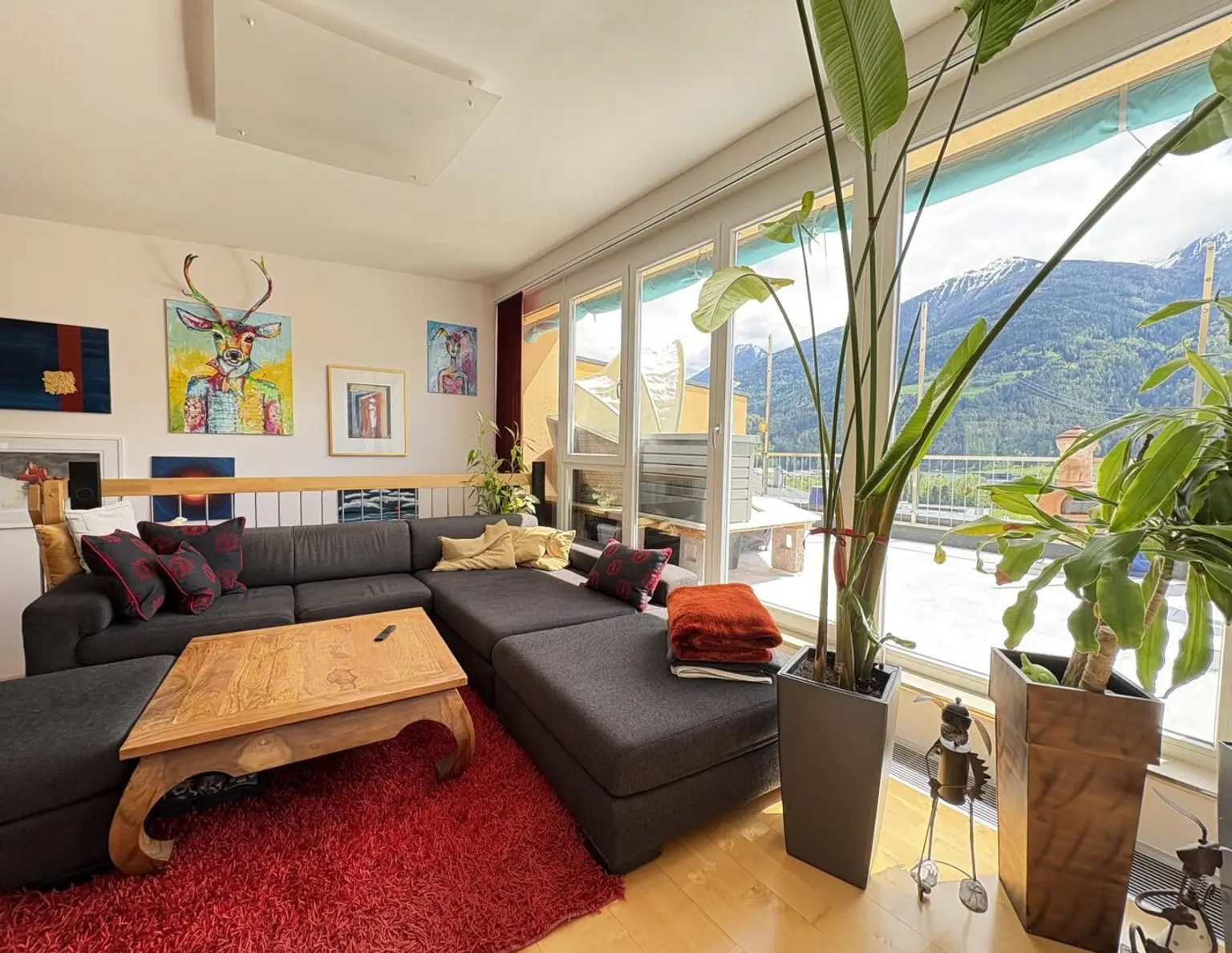 Dachgeschosswohnung in Telfs: Stilvoll leben mit Terrasse und Garagen!