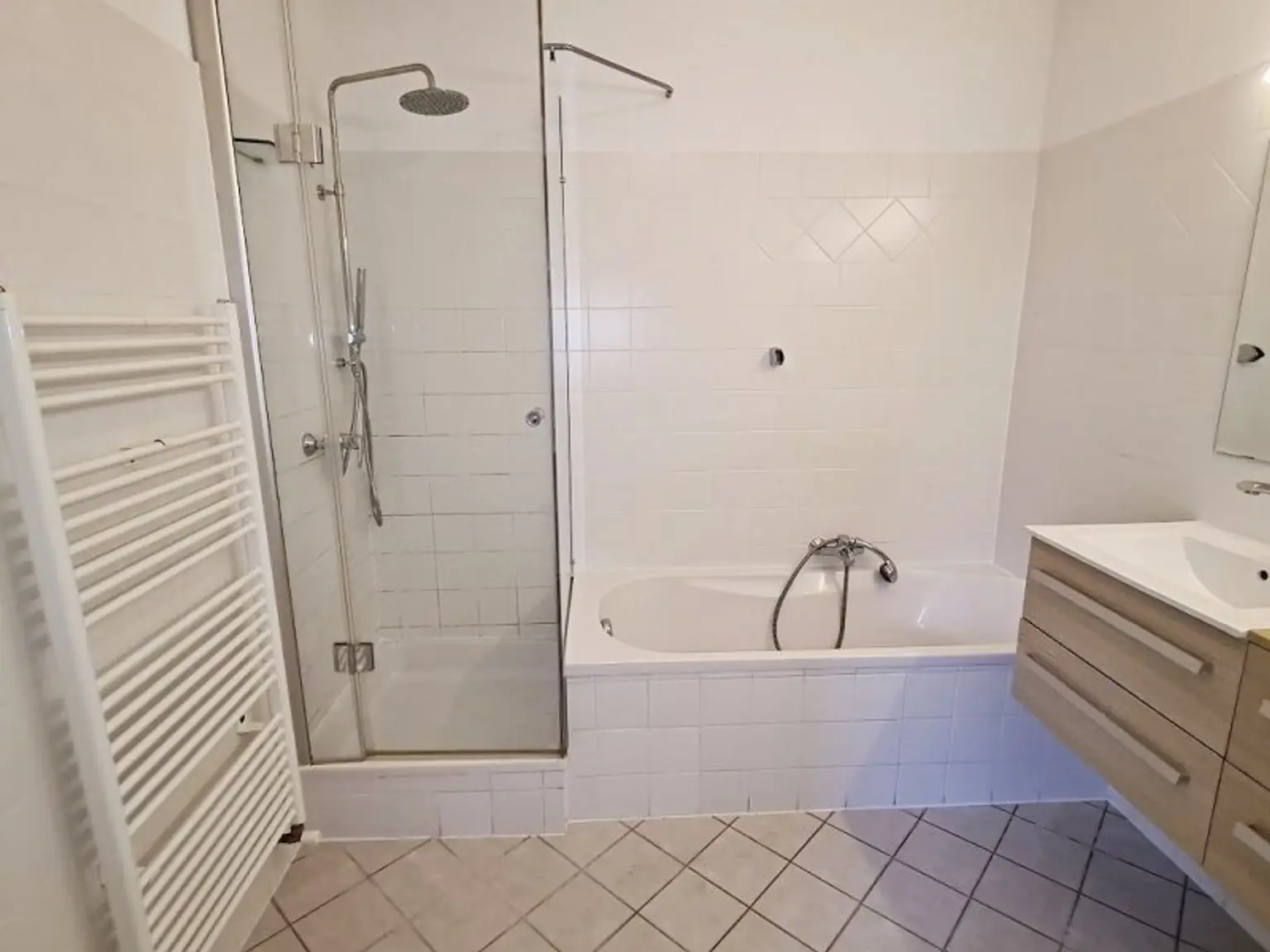 TERRASSENHIT, DACHGESCHOSS, 138 m2 Maisonette mit 45 m2 Terrasse, 3 Zimmer, Wohnküche, Wannenbad, Rembrandtstraße