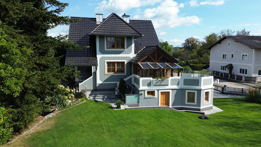 Wohnhaus mit Wintergarten, schönem Garten und Pool im Mostviertel