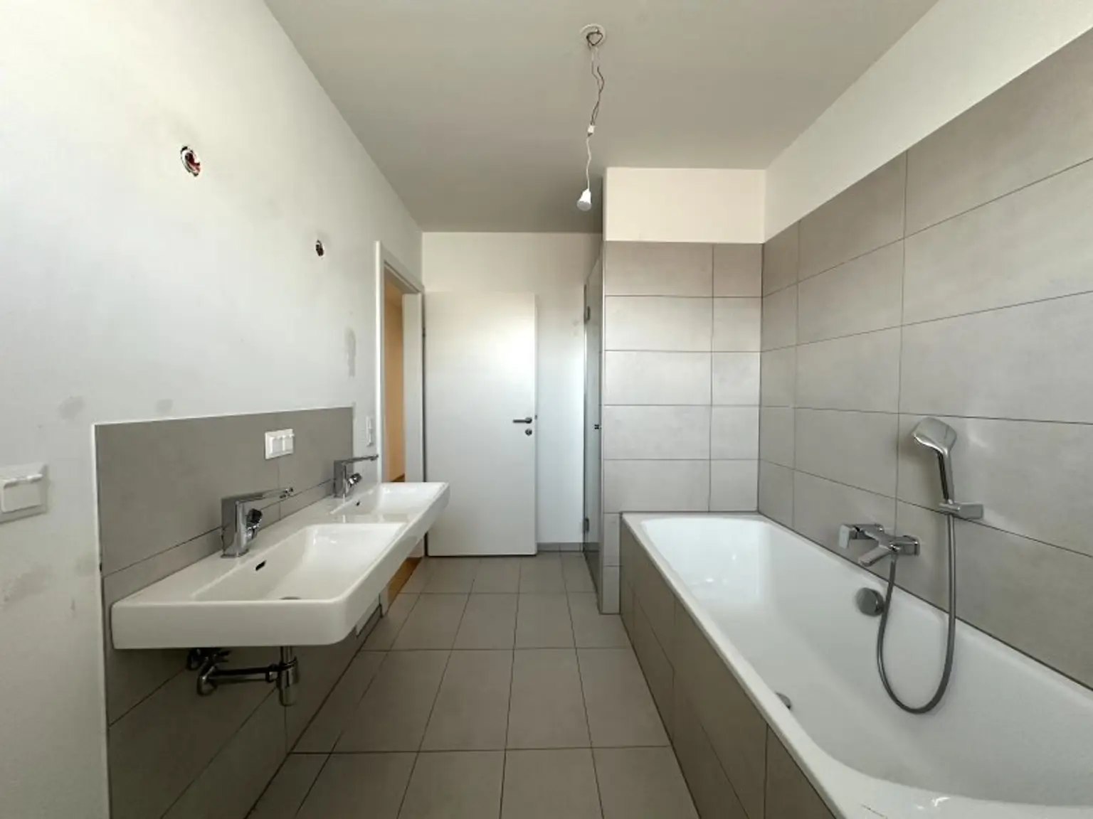 Hier werden Träume war! Exklusive 4-Zimmer Maisonette-Wohnung mit ca. 113 m2 sowie eigener Dachterrasse in ruhiger Lage