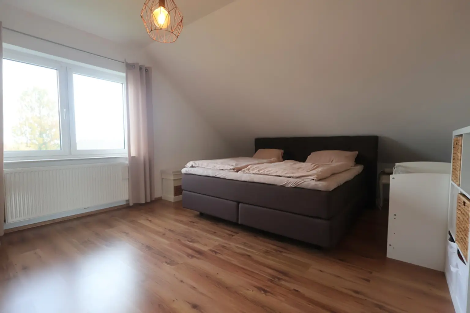 Schlafzimmer DG