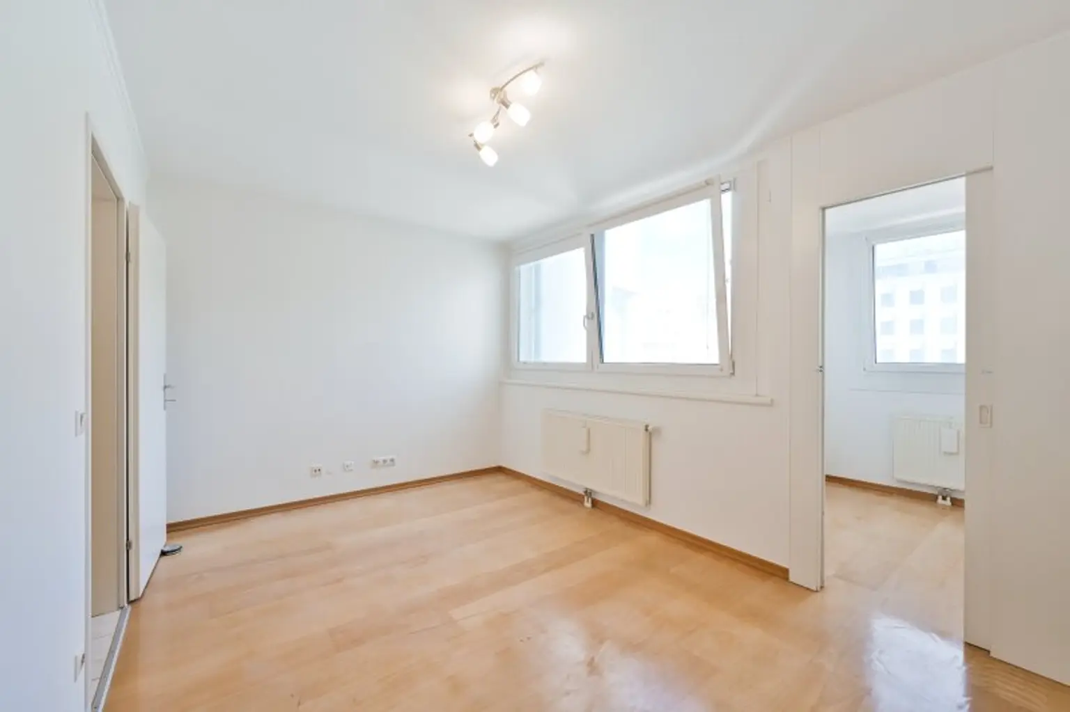 Moderne 2,5-Zimmer-Wohnung mit Balkon, Klimaanlage & hervorragender Anbindung