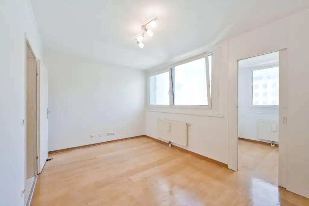 Moderne 2,5-Zimmer-Wohnung mit Balkon, Klimaanlage & hervorragender Anbindung