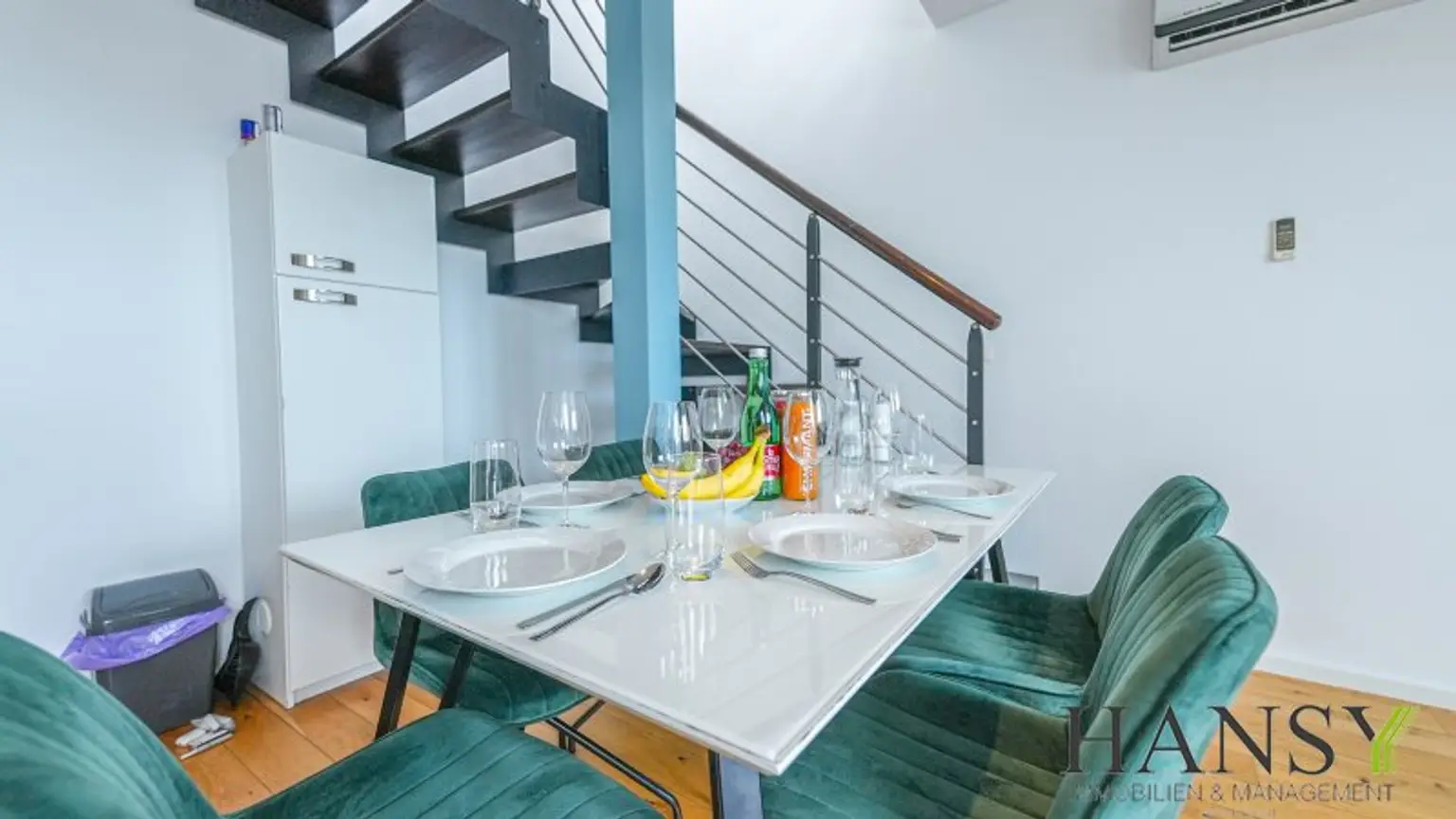Voll möblierte Maisonette mit großer Terrasse & viel Platz – Dachgeschosswohnung in Toplage!