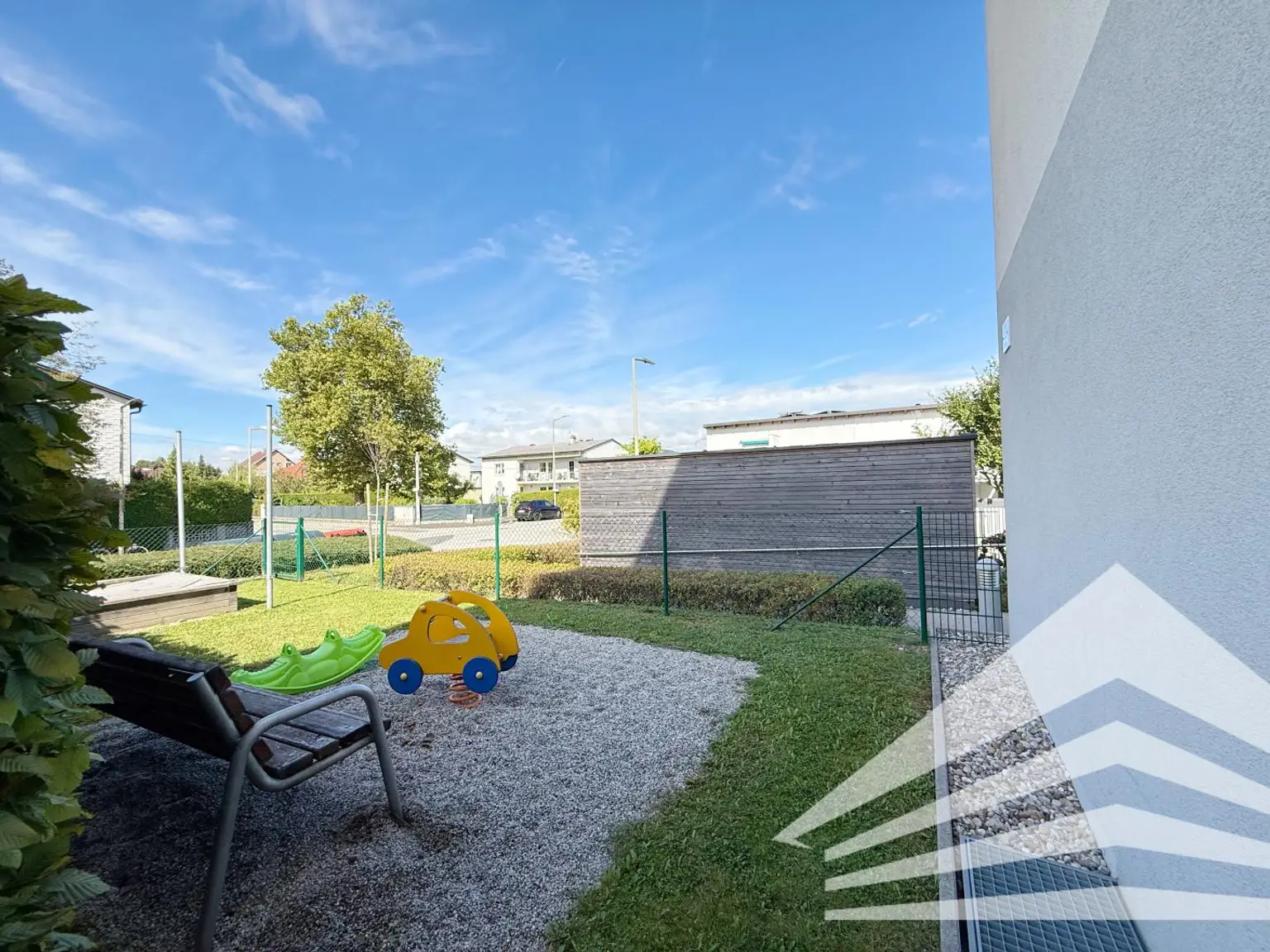 Moderne 3 Zimmerwohnung mit 177 m² Eigengarten in Linz/Pichling!