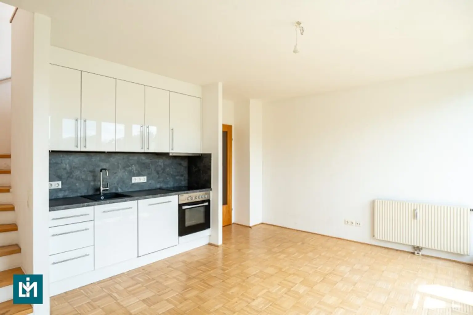SCHÖNE 2 - ZIMMER MAISONETTE MIT GALERIE UND 2 TERRASSEN / NÄHE KRANKENHAUS GÖTTLICHER HEILAND