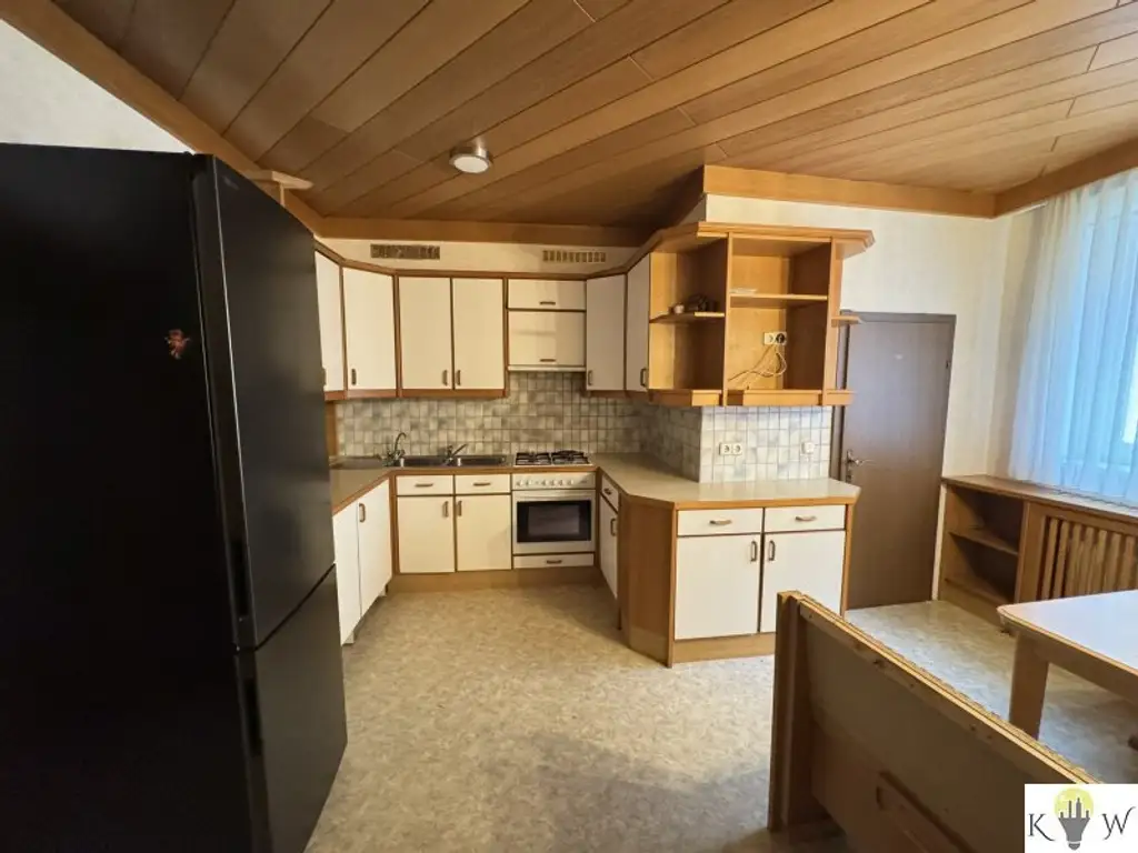 Charmantes Wohnhaus mit vielseitigem Wirtschaftsgebäude & Pool – Wohnen und Arbeiten unter einem Dach!