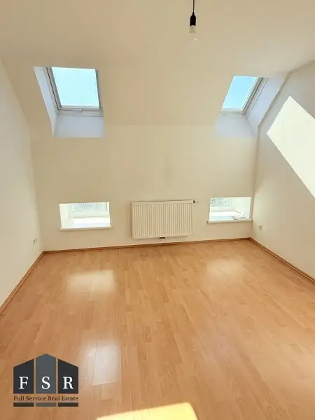 3-Zimmer Dachgeschoß-Wohnung mit Terrasse - Allgemeingarten und Ubahnnähe