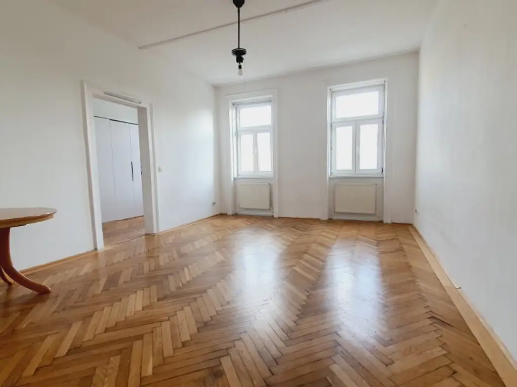 Sonnige Kleinwohnung mit schönem Fernblick im 4. Liftstock