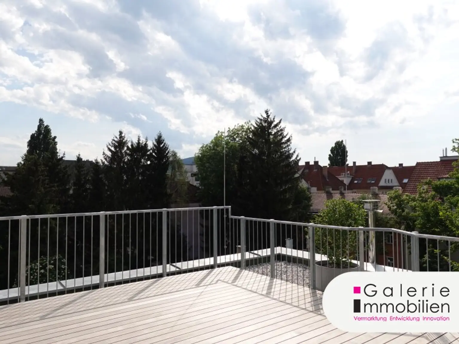 Ausblick zum Anninger von der Gemeinschaftsterrasse