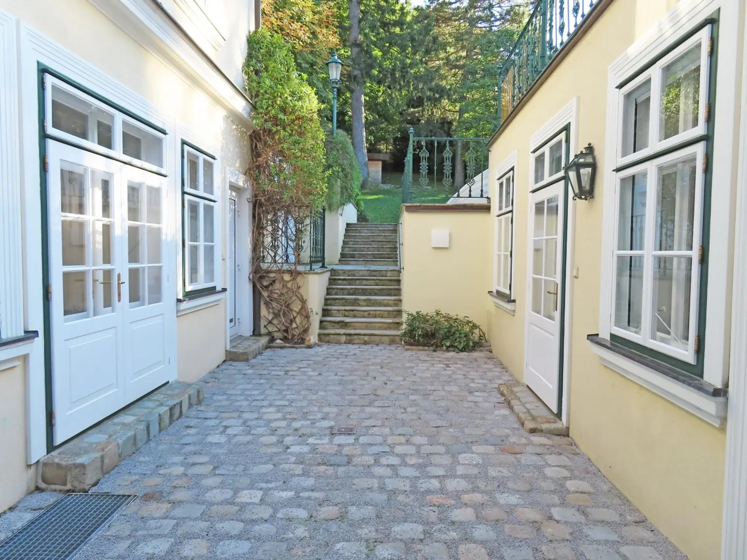 GRINZING - CHARMANTES WINZERHAUS, GERÄUMIG, GROSSFAMILIE ODER WOHNEN / ARBEITEN UNTER EINEM DACH