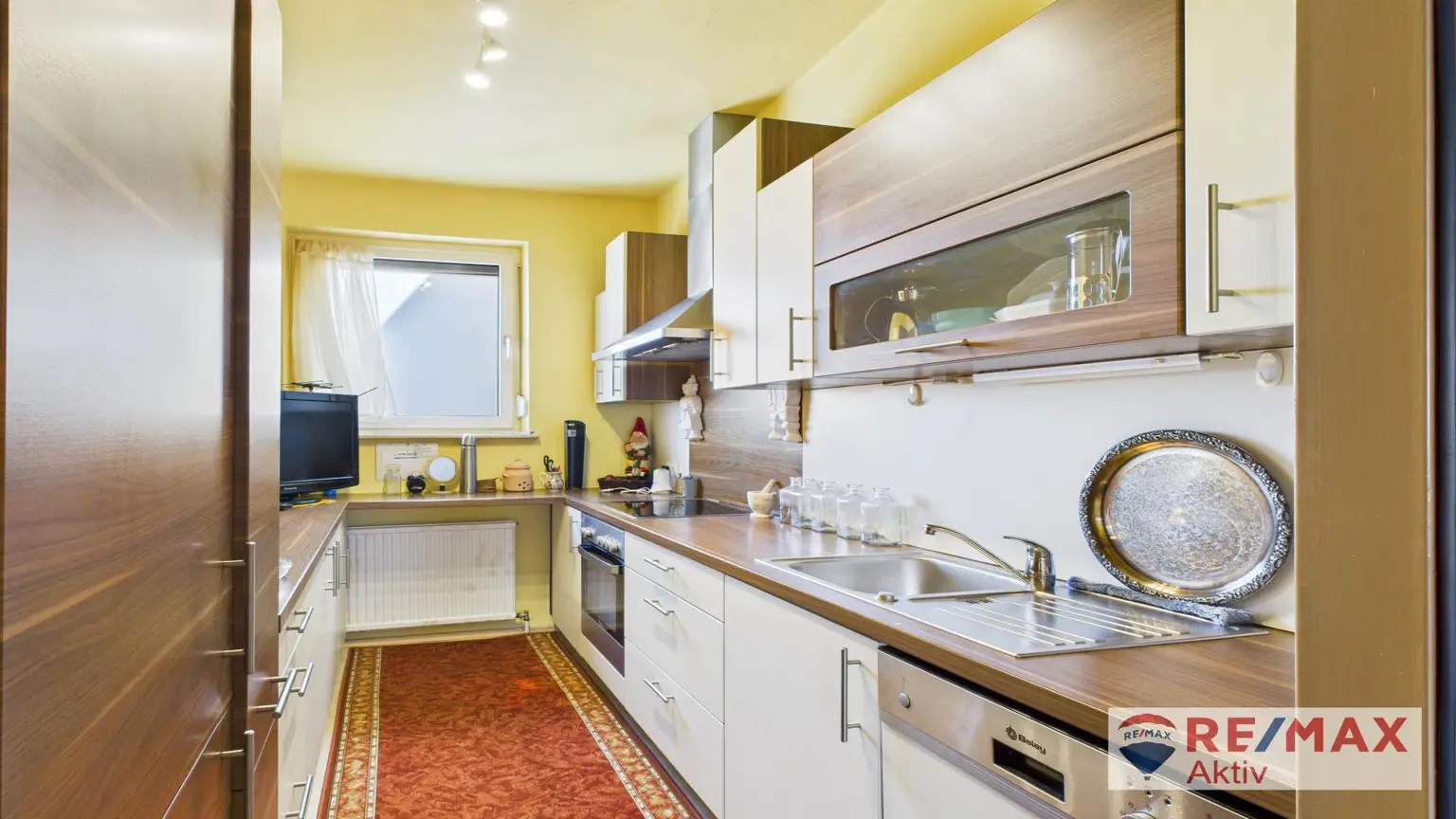 GROSSE GEPFLEGTE WOHNUNG MIT LIFT