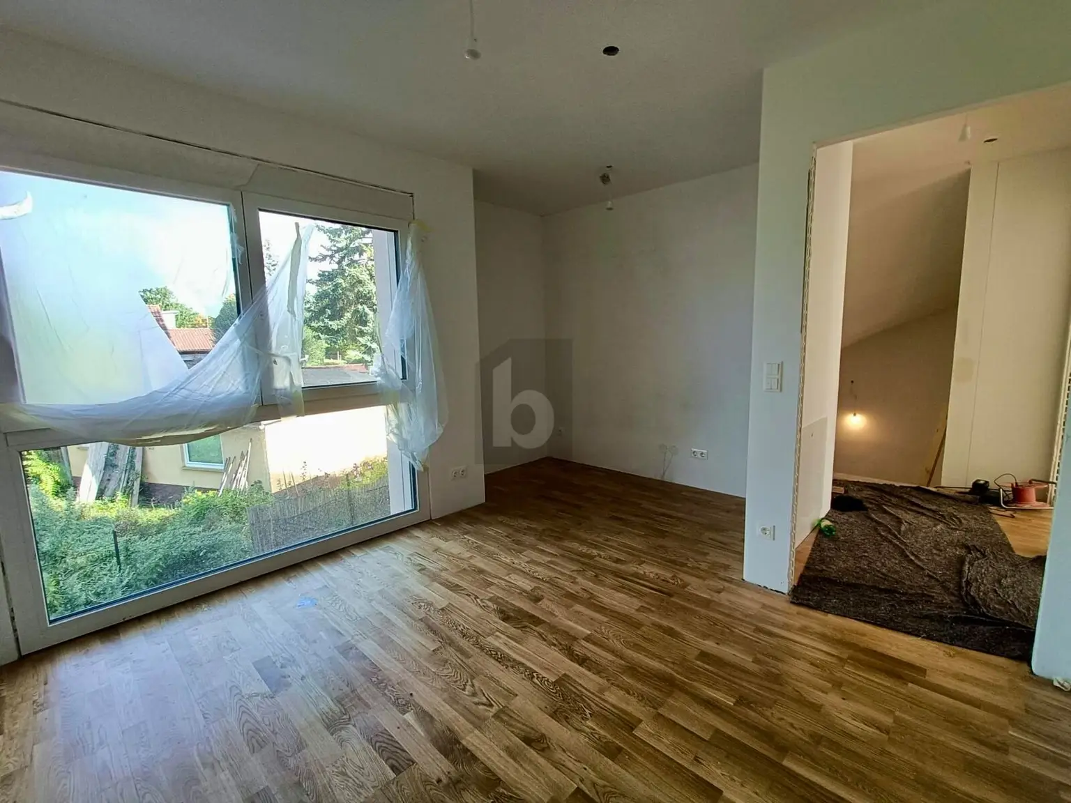 HOCHWERTIGER NEUBAU MIT GARTEN, ZWEI TERRASSEN & PANORAMABLICK RICHTUNG KAHLENBERG
