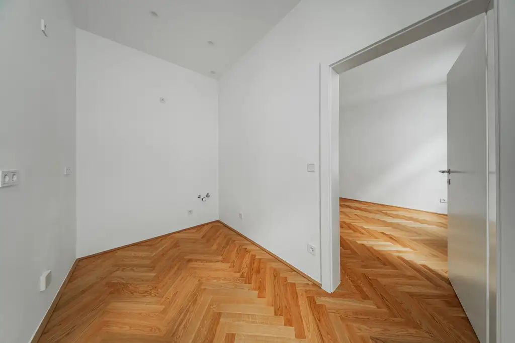 Sanierte Altbauwohnung in ruhiger Innenhoflage – hochwertiger Erstbezug mit Stil!