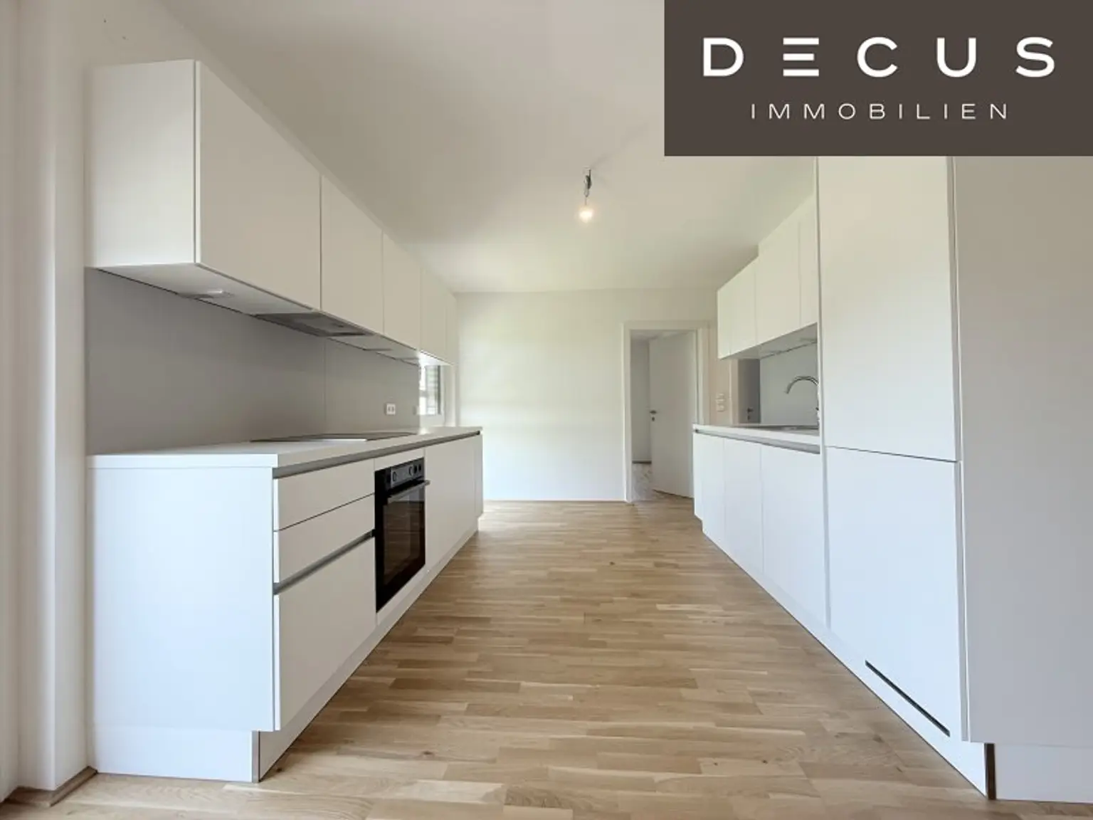/ BALKON / 3  ZIMMER / VERFÜGBAR AB SOFORT / ZENTRAL BEGEHBAR