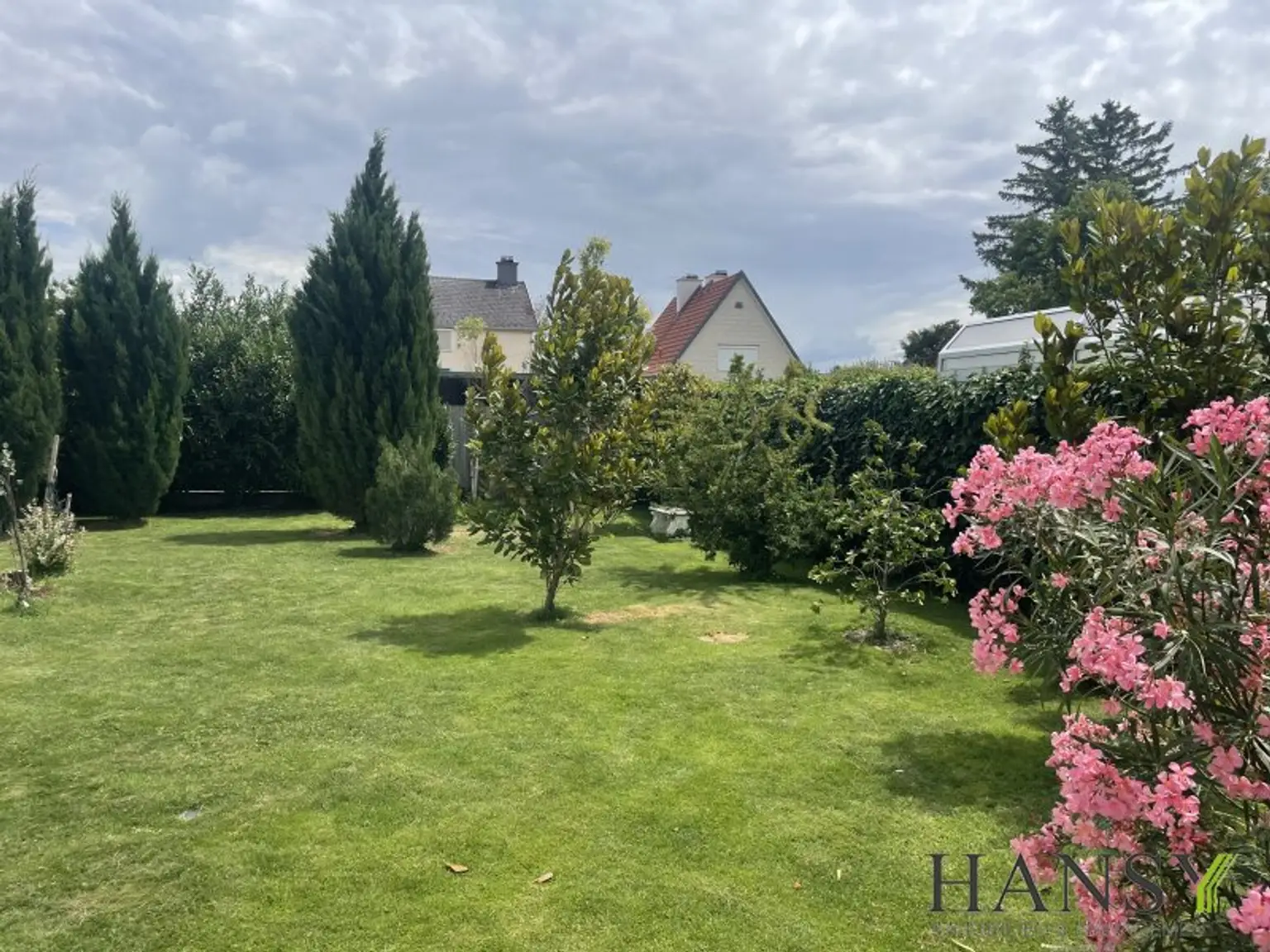 Traum Stilvilla in Tribuswinkel: Modernisiert mit Garten, Garage & 5 Zimmern!