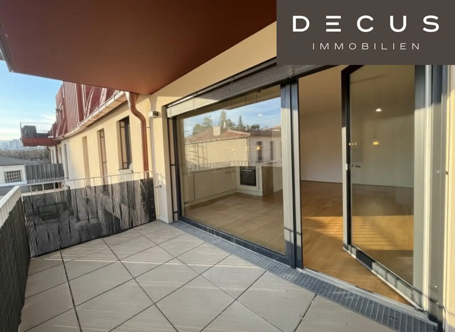 | 2 ZIMMER WOHNUNG MIT BALKON | GARAGENSTELLPLATZ MIT E-LADESTATION | AUSGEZEICHNETE NATURNAHE LAGE | NEUBAU |