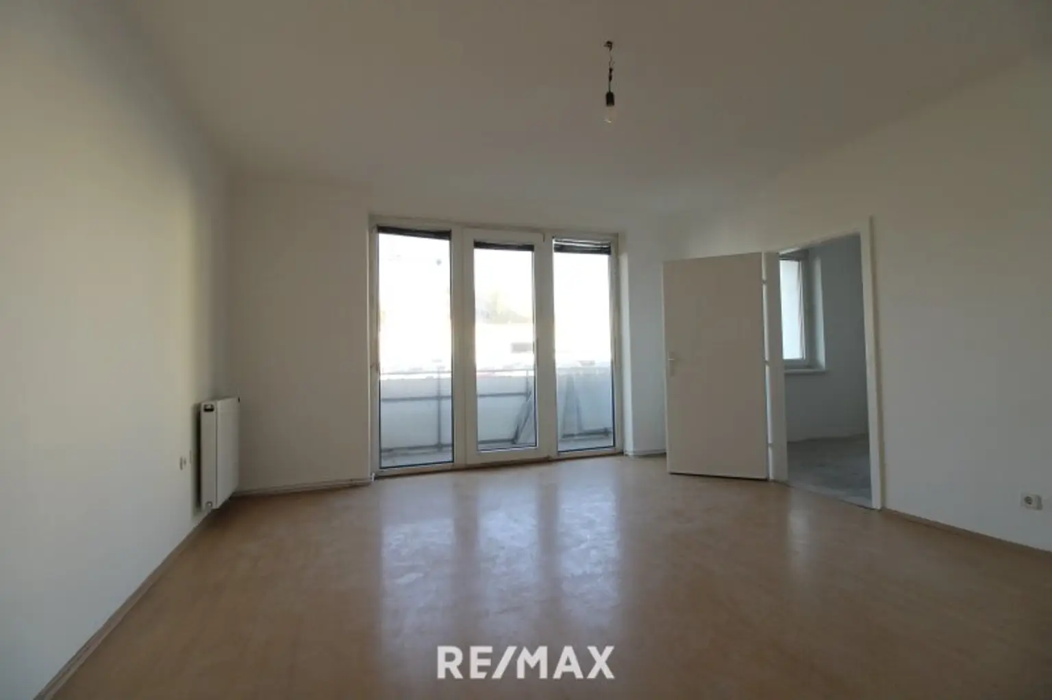 Helle 2-Zimmer-Wohnung mit Freifläche – ideal zur Sanierung