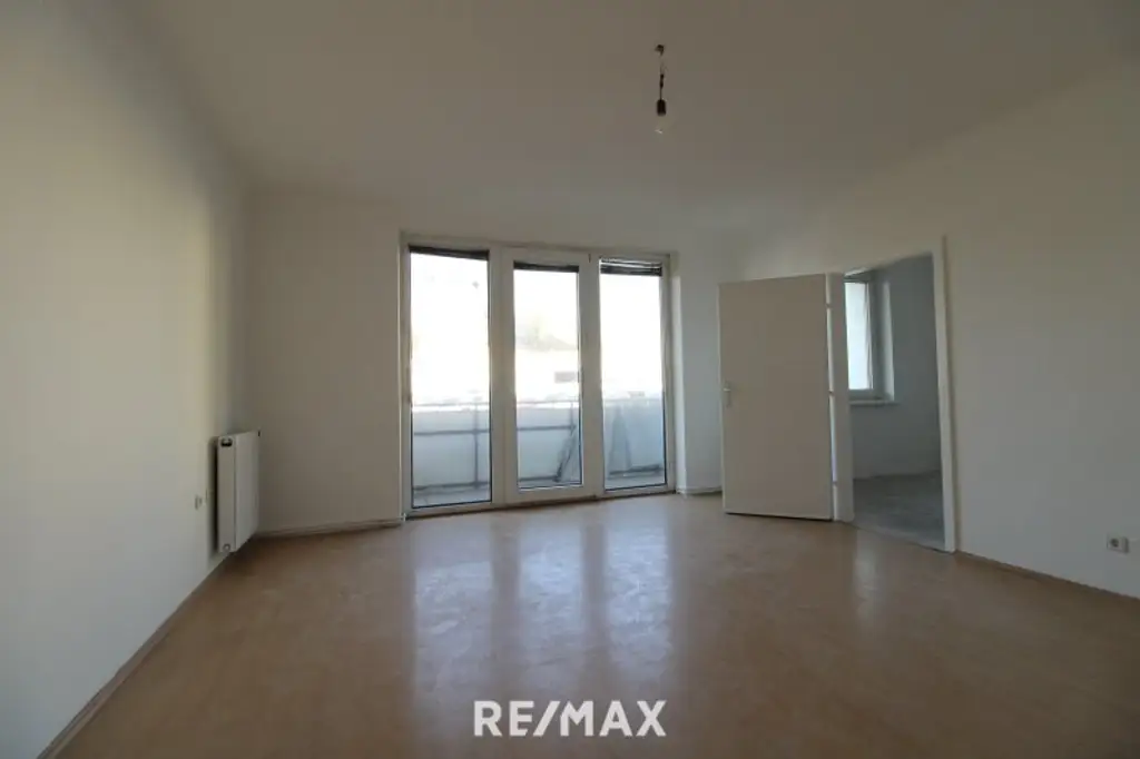 Helle 2-Zimmer-Wohnung mit Freifläche – ideal zur Sanierung