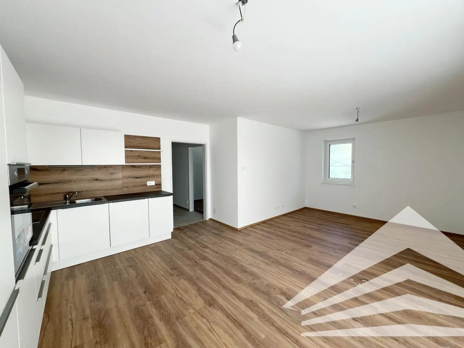 Lichtdurchflutete 3-Zimmer Wohnung mit großem Balkon in Puchenau!