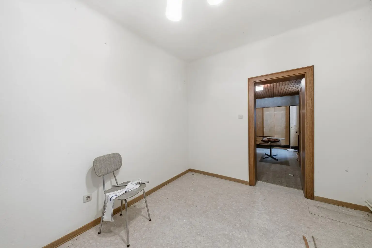 Vielseitige Gewerbe- und Wohnliegenschaft: diverse Hallenflächen, Wohngebäude und ein großzügiges Grundstück!