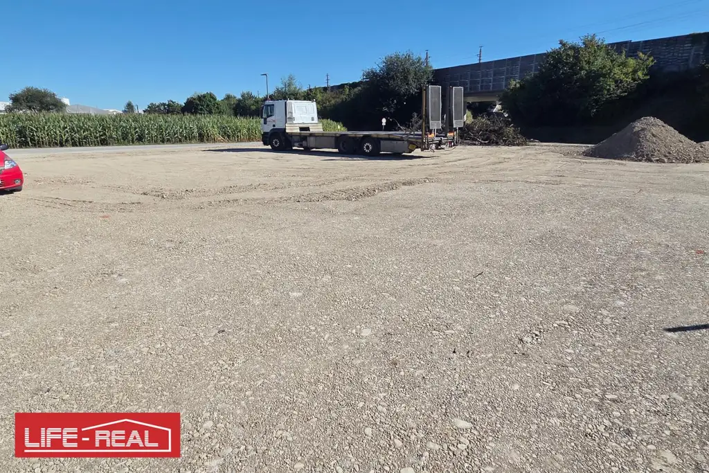 Außenlagerfläche mit Garage im Ennshafen!