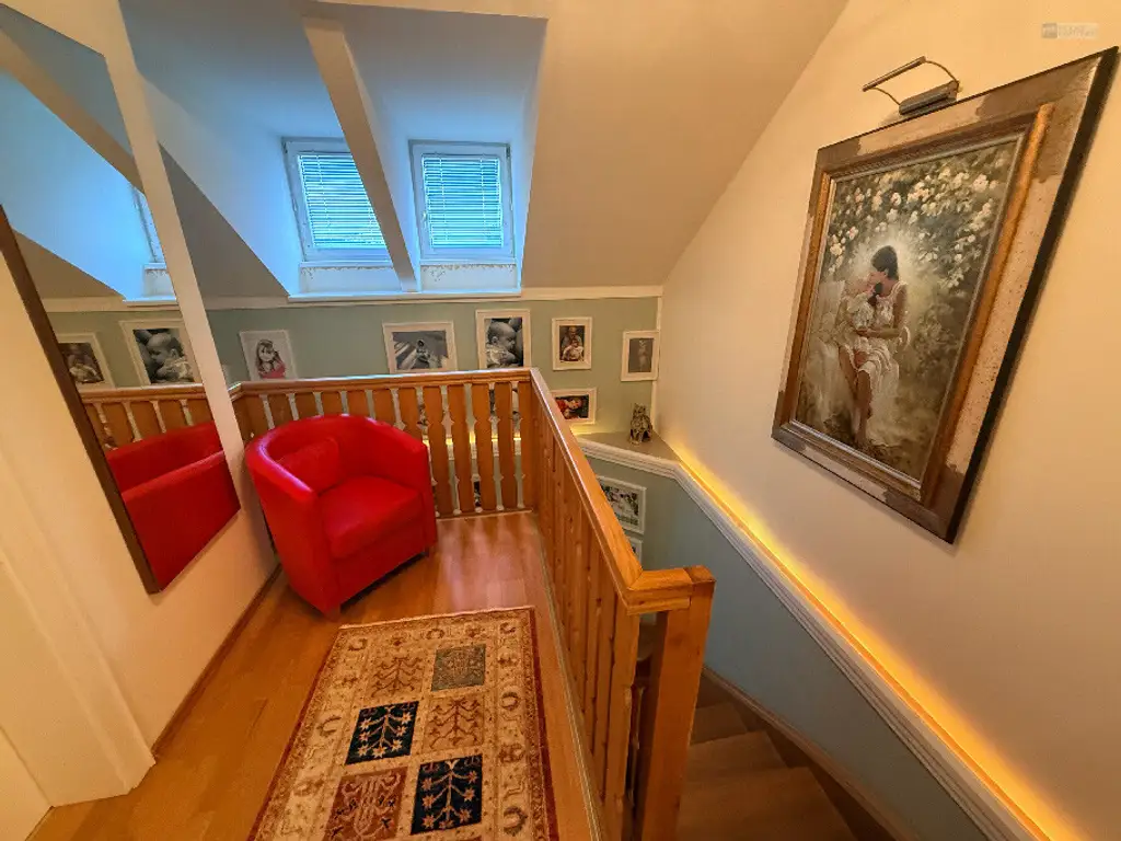 GARTENPARADIES   -  9.000 M² - 
LANDHAUS IN PARKLANDSCHAFT  
NUR 30 MINUTEN VON WIEN