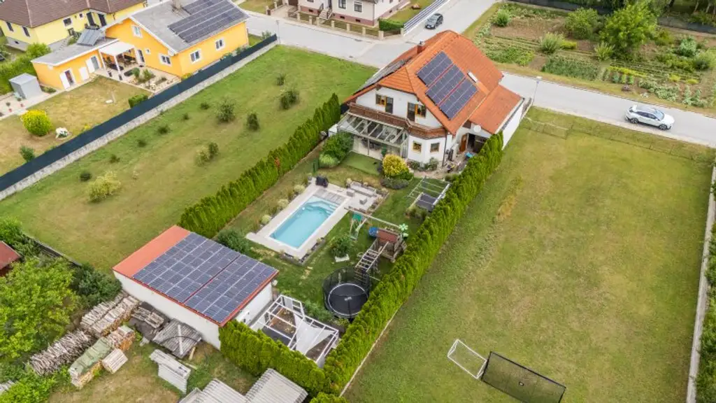 Exklusives Einfamilienhaus vor den Toren Wiens in nicht einsehbarer Grünruhelage / +++ RE/MAX Trend +++