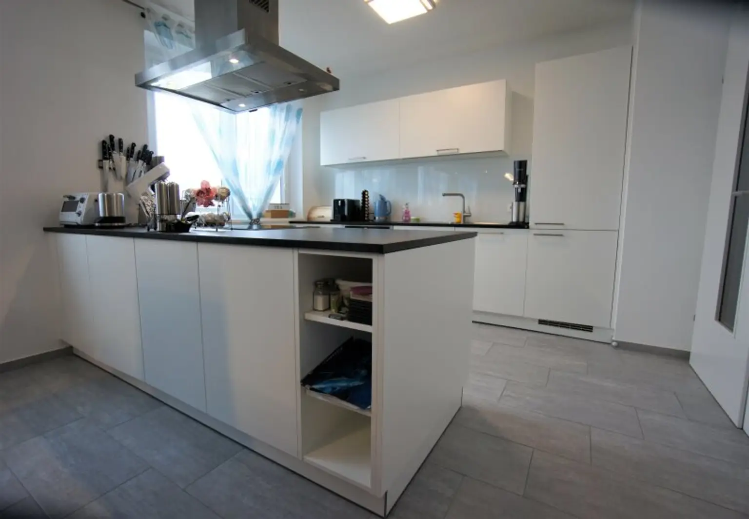 NEUWERTIGE 4-Zimmer Wohnung im Zentrum von Tragwein  II  mit hochwertiger Einbauküche