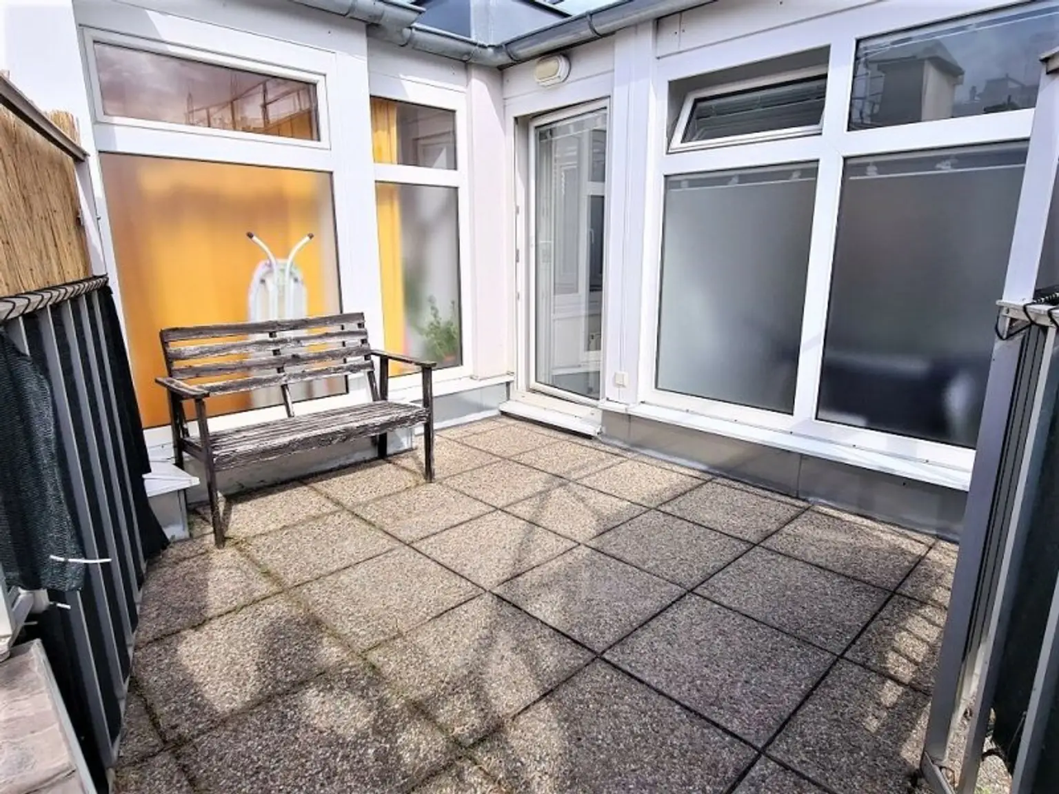 DACHGESCHOSS, AUGARTEN-NÄHE, 87 m² Maisonette mit 10 m2 Terrasse, Wohnküche, 2 Zimmer, Galerie, 2 Bäder, Rembrandtstraße